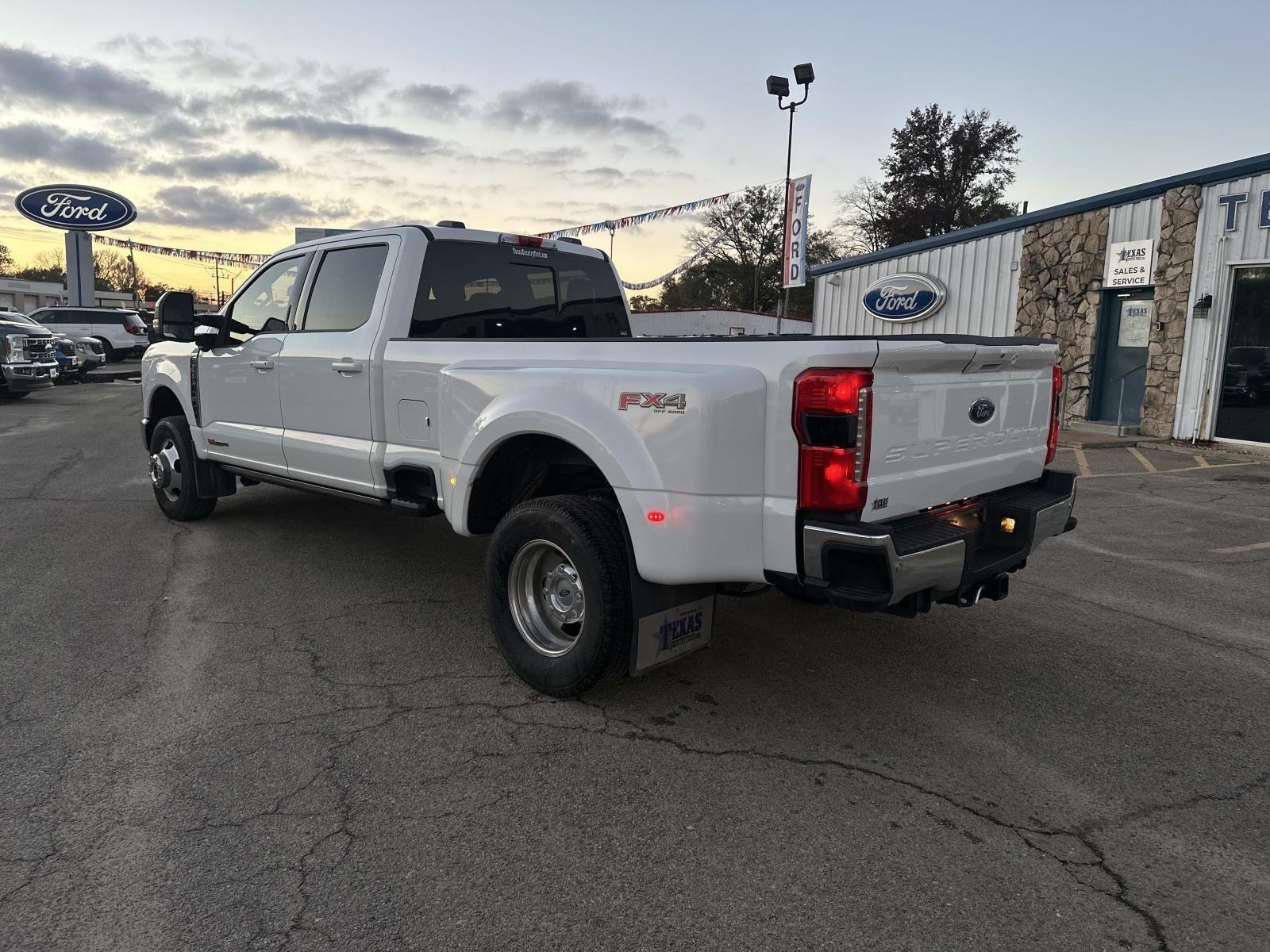 2024 Ford F-350 Lariat photo 4