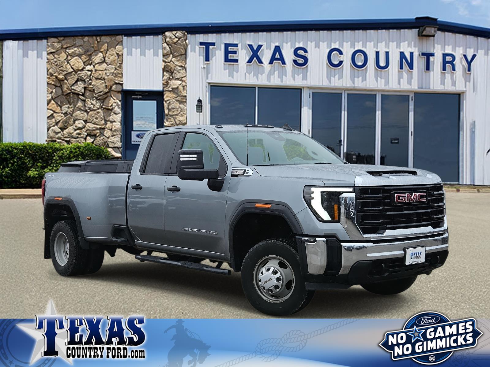 2024 GMC Sierra 3500HD Pro's photo