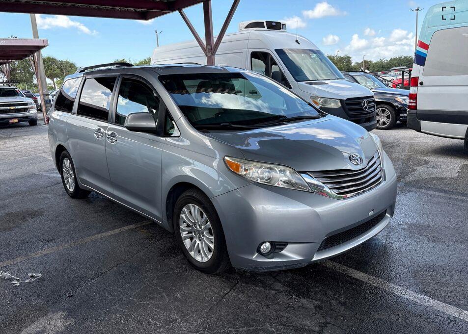 Silver Sky Metallic 2015 Toyota Sienna Minivan Front-Wheel Drive 6-Speed Automatic