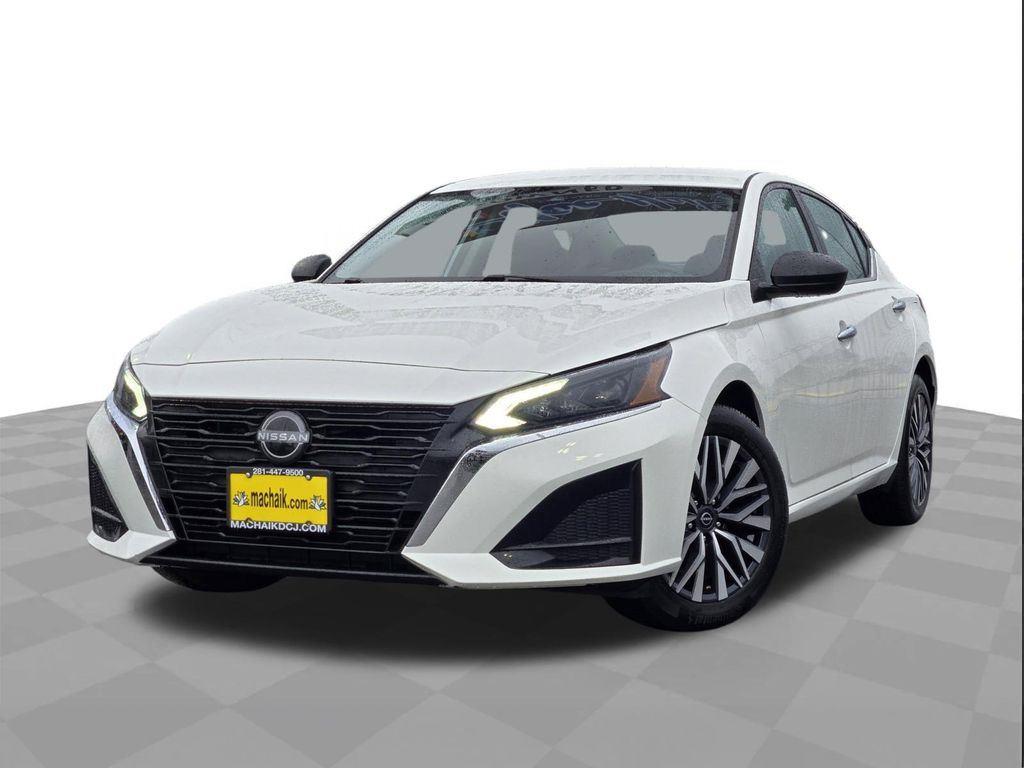 Glacier White 2025 Nissan Altima 2.5 SV AWD Sedan All-Wheel Drive Continuously Variable Transmission