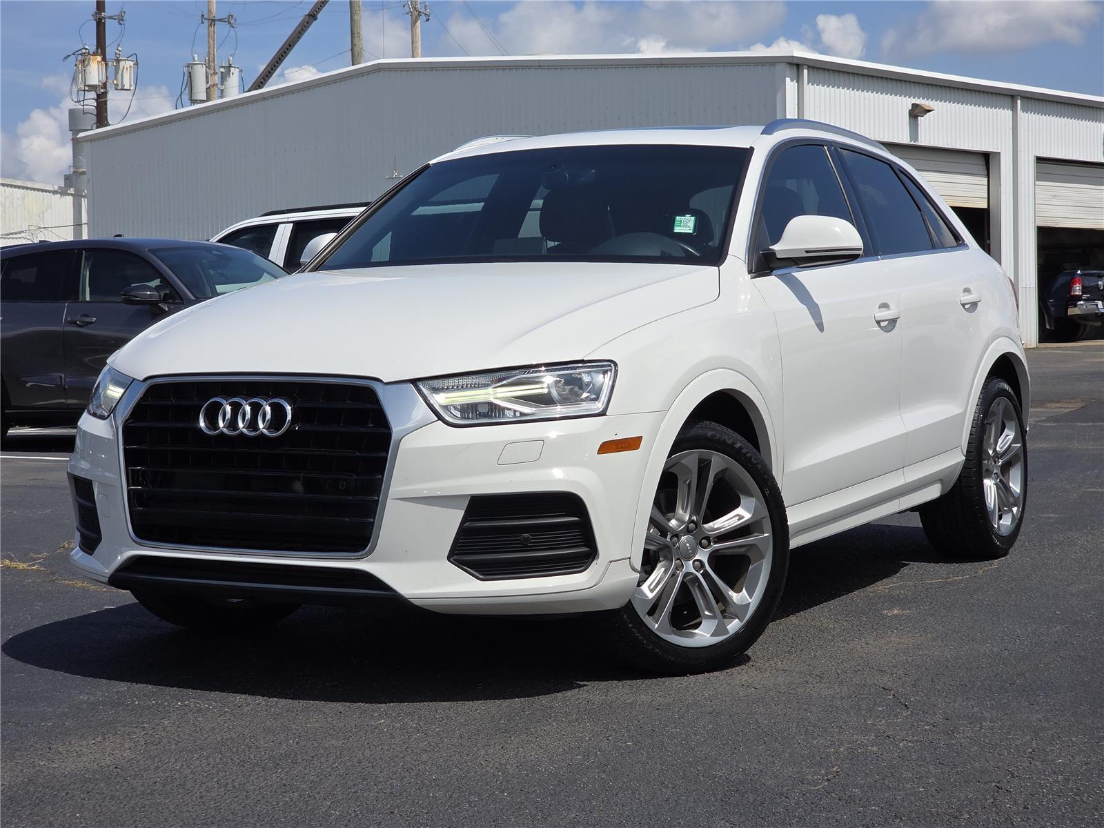 Cortina White 2017 Audi Q3 SUV / Crossover Front-Wheel Drive Automatic