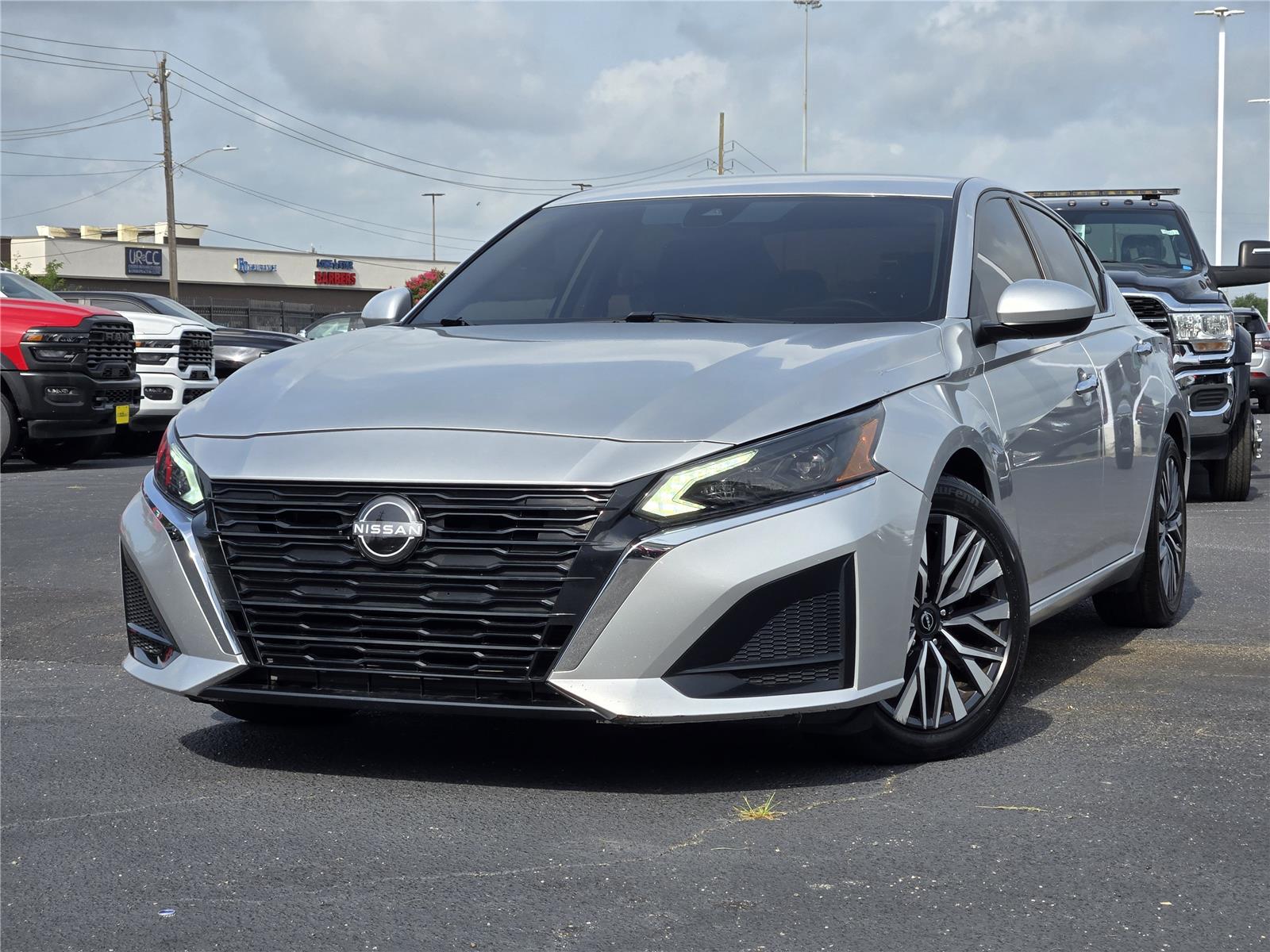 Brilliant Silver Metallic 2023 Nissan Altima Sedan Front-Wheel Drive Continuously Variable Transmission