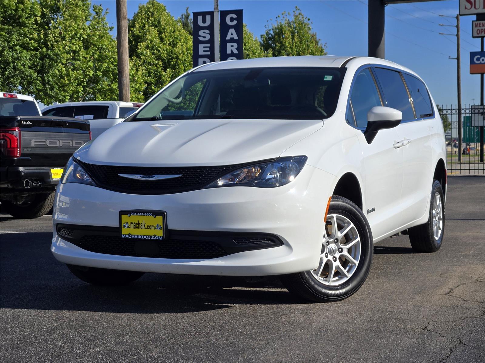 Bright White Clearcoat 2022 Chrysler Voyager Minivan Front-Wheel Drive 9-Speed Automatic