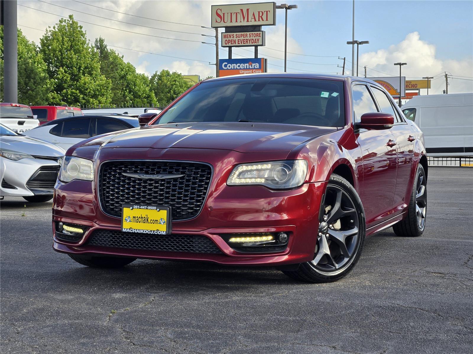 Velvet Red Pearlcoat 2023 Chrysler 300 Sedan Rear-Wheel Drive 8-Speed Automatic