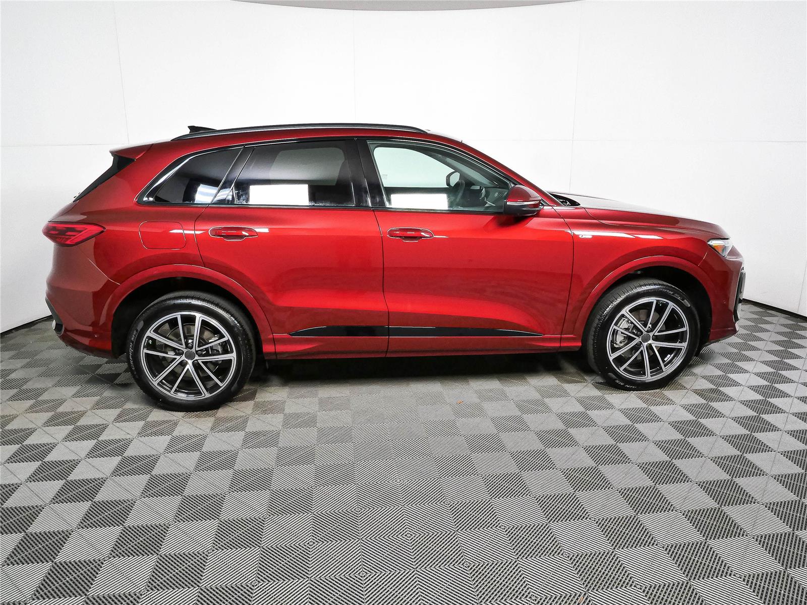 Grenadine Red Metallic 2026 Audi Q5 SUV / Crossover All-Wheel Drive Automatic