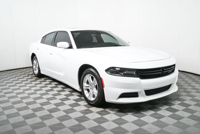 White Knuckle Clearcoat 2021 Dodge Charger Sedan Rear-Wheel Drive 8-Speed Automatic