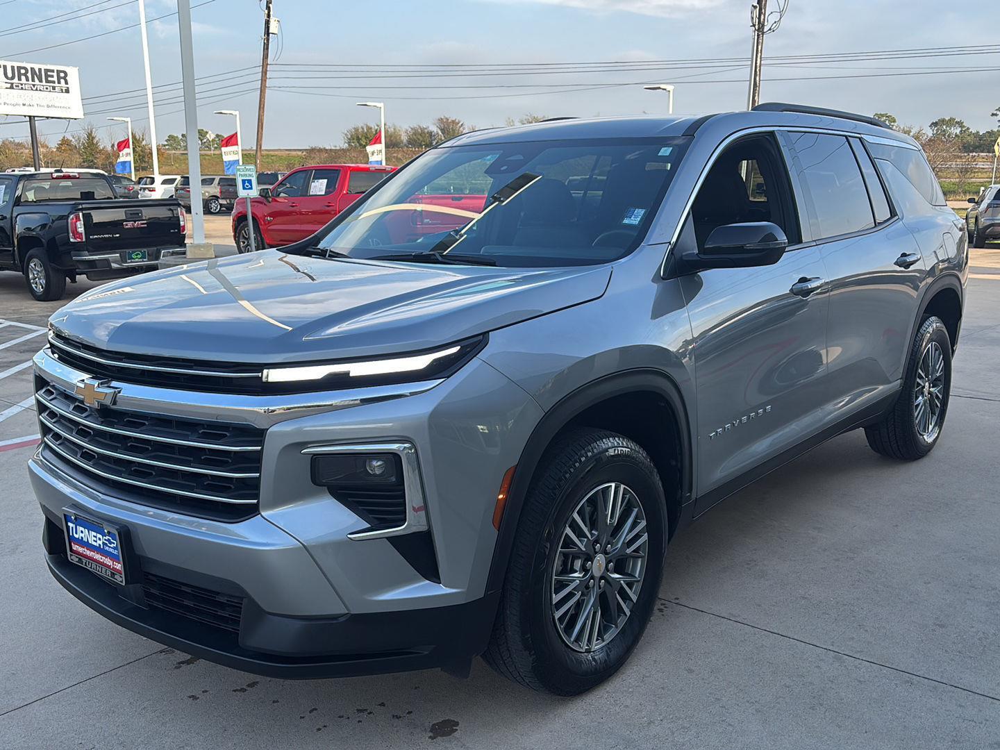 2025 Chevrolet Traverse FWD LT at Turner Chevrolet
