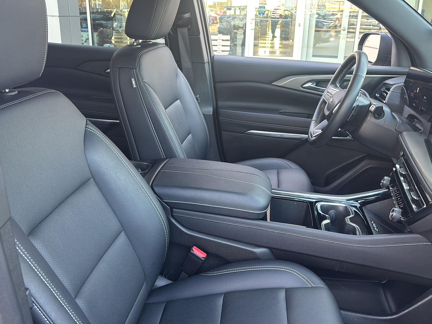 2025 Chevrolet Traverse FWD LT at Turner Chevrolet