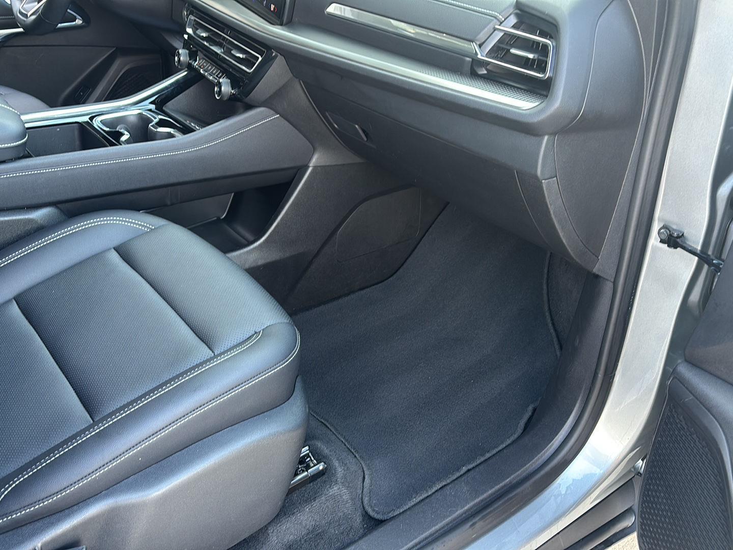 2025 Chevrolet Traverse FWD LT at Turner Chevrolet