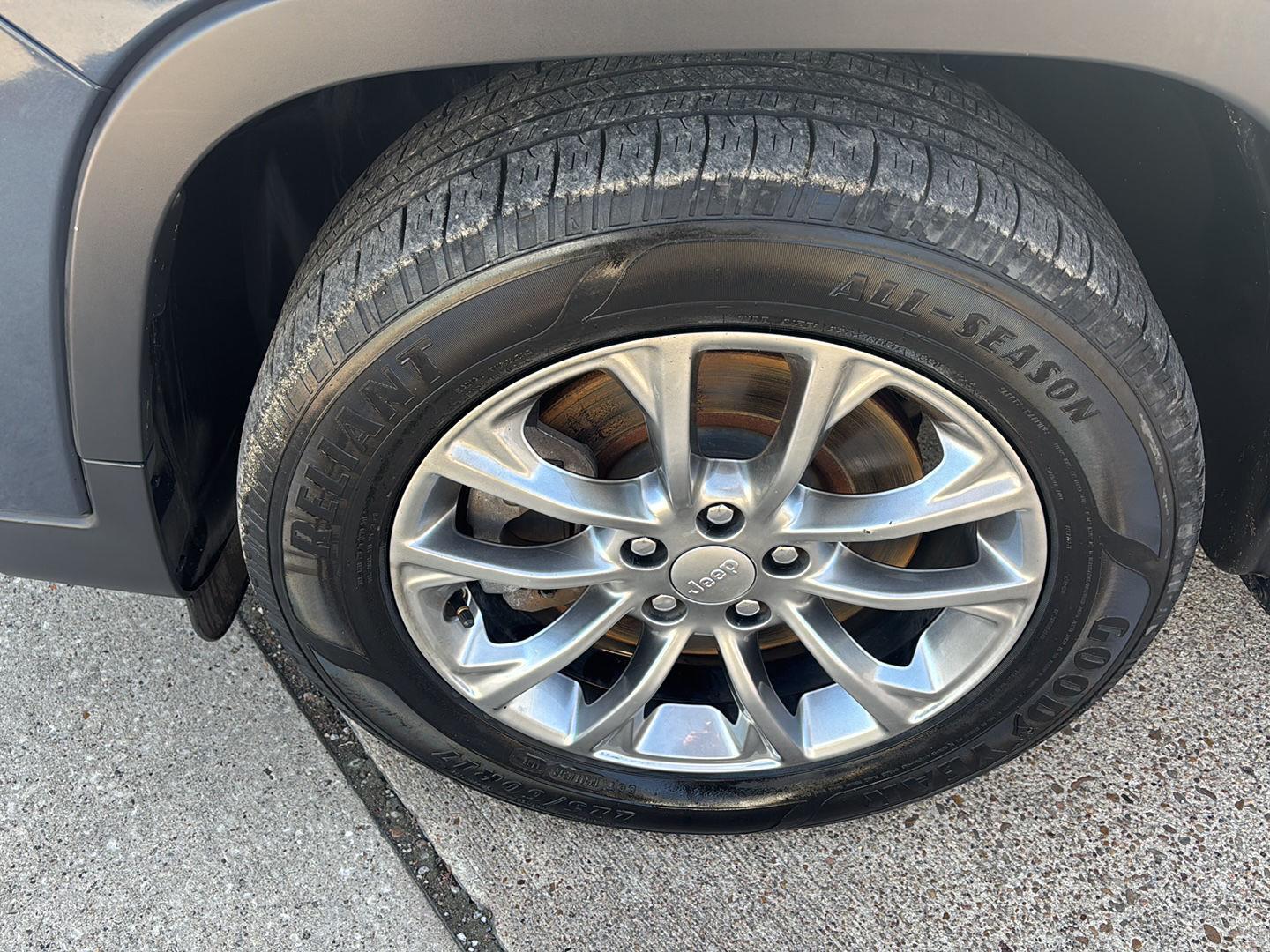 2019 Jeep Cherokee Latitude Plus at AutoNation Chevrolet Gulf Fwy