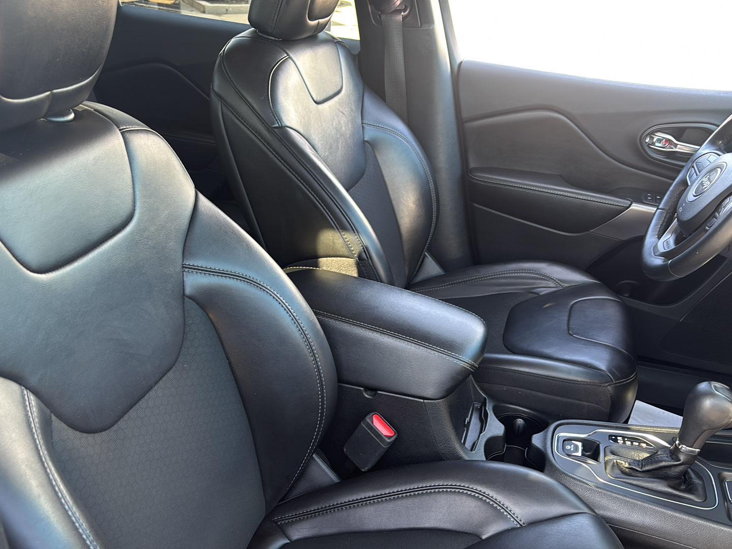 2019 Jeep Cherokee Latitude Plus at AutoNation Chevrolet Gulf Fwy