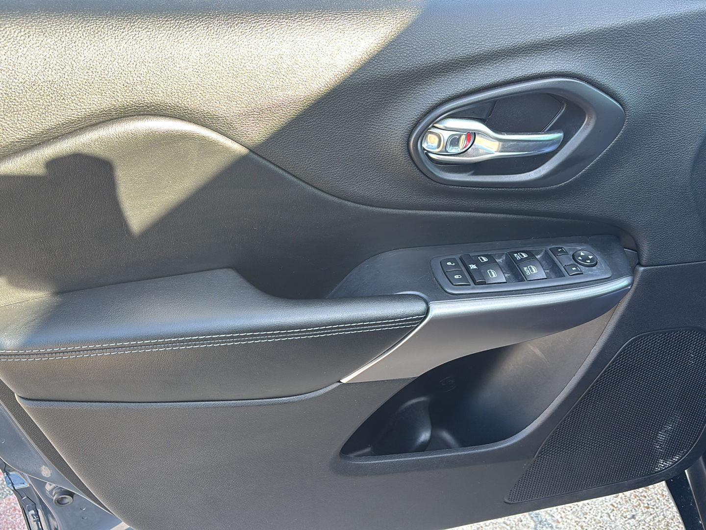 2019 Jeep Cherokee Latitude Plus at AutoNation Chevrolet Gulf Fwy