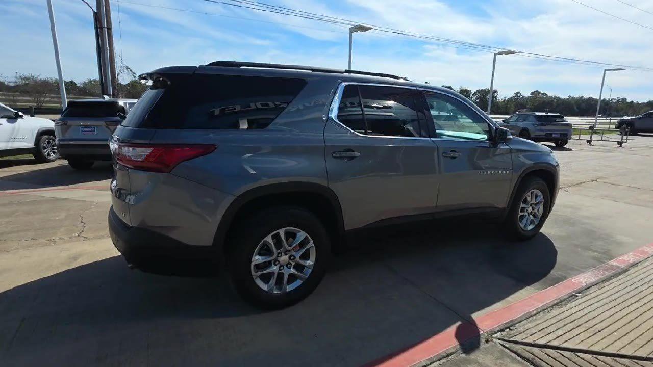 2021 Chevrolet Traverse LT Cloth at Davis Chevrolet