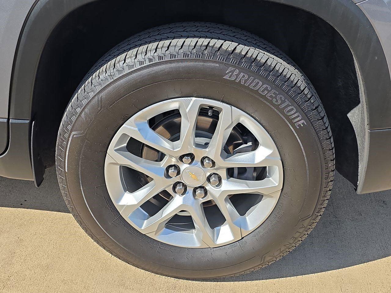 2021 Chevrolet Traverse LT Cloth at Davis Chevrolet