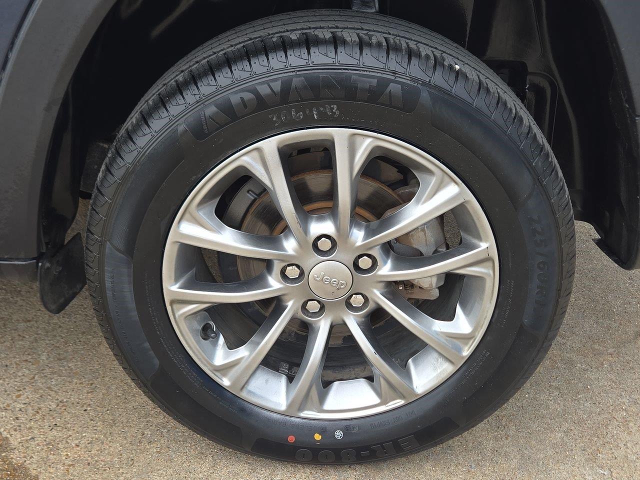 2019 Jeep Cherokee Latitude Plus at AutoNation Chevrolet Gulf Fwy