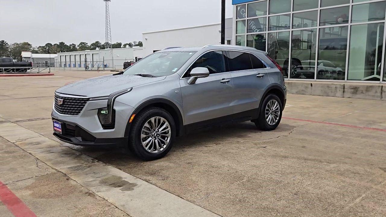 2025 Cadillac XT4 FWD Premium Luxury - 3