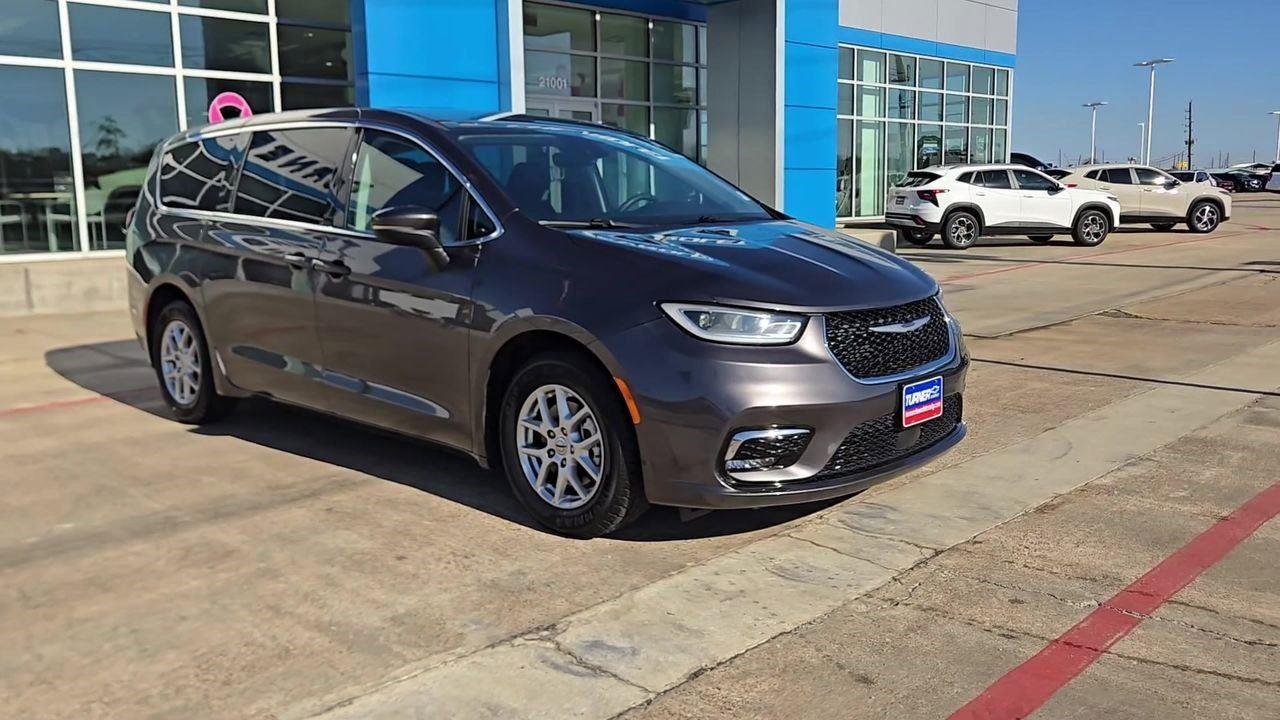 2023 Chrysler Pacifica Touring L - 1