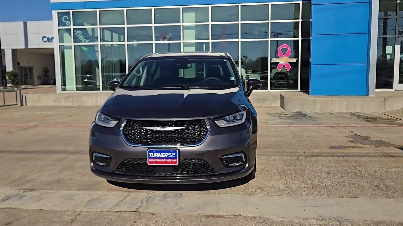 2023 Chrysler Pacifica Touring L - 2