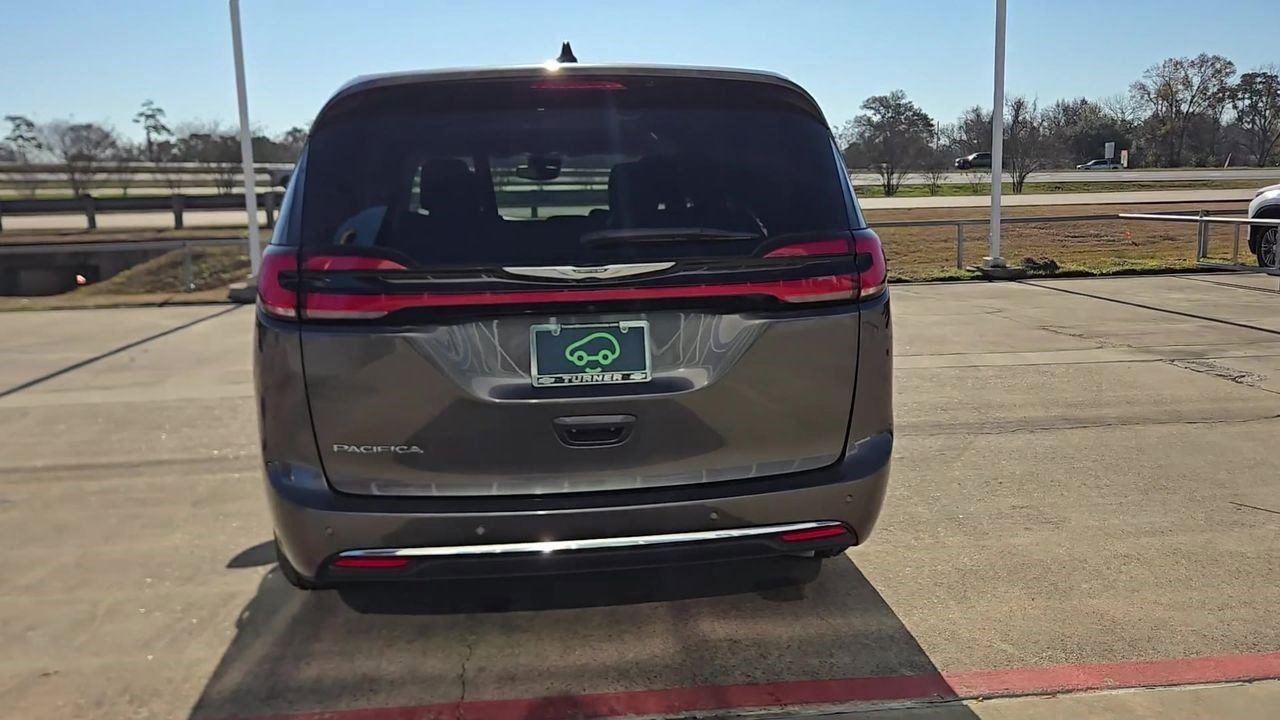 2023 Chrysler Pacifica Touring L - 6