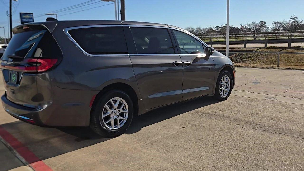 2023 Chrysler Pacifica Touring L - 7
