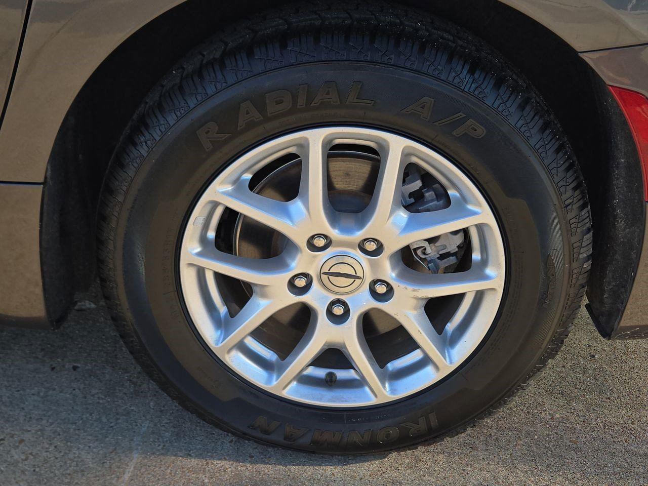 2023 Chrysler Pacifica Touring L - 9