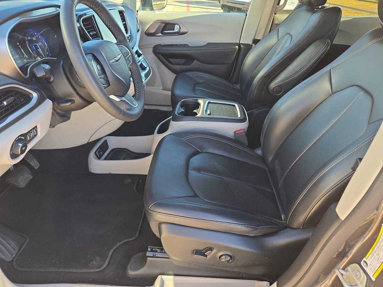 2023 Chrysler Pacifica Touring L - 10