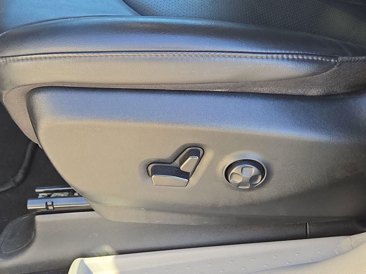 2023 Chrysler Pacifica Touring L - 11