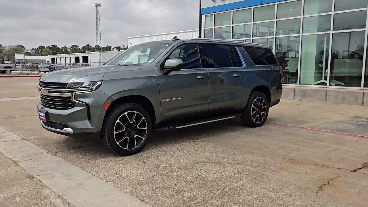2024 Chevrolet Suburban LT - 3