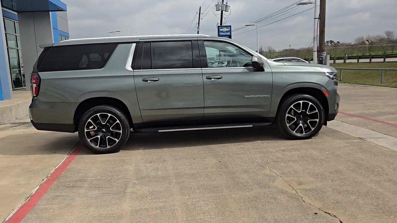 2024 Chevrolet Suburban LT - 8