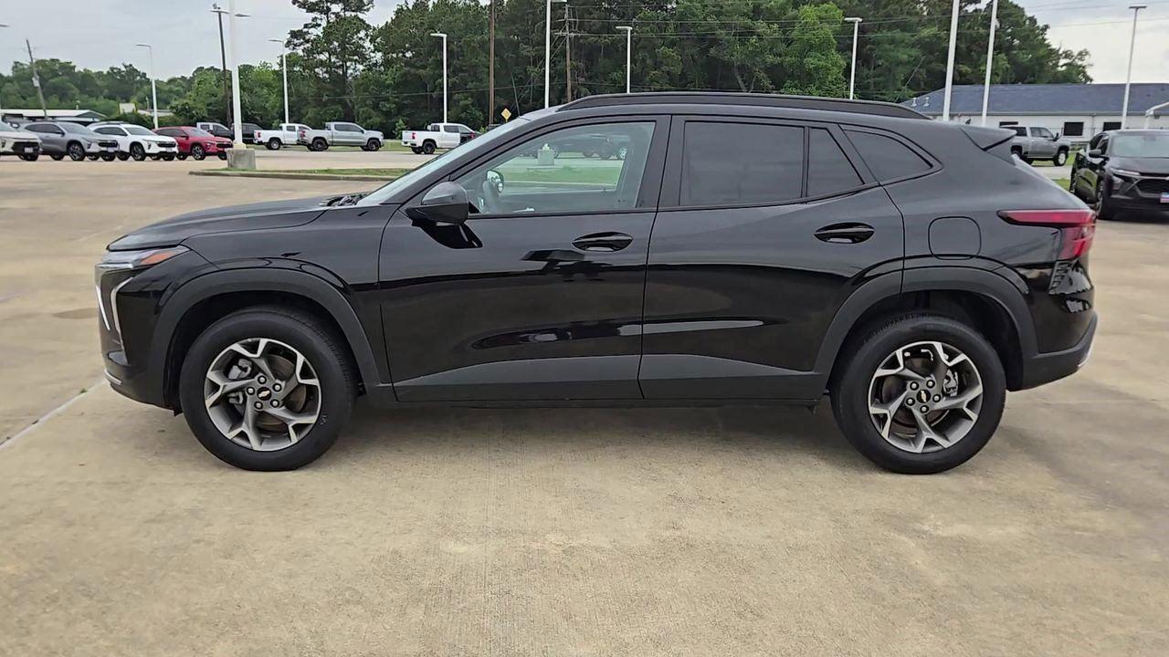 2025 Chevrolet Trax LT - 4