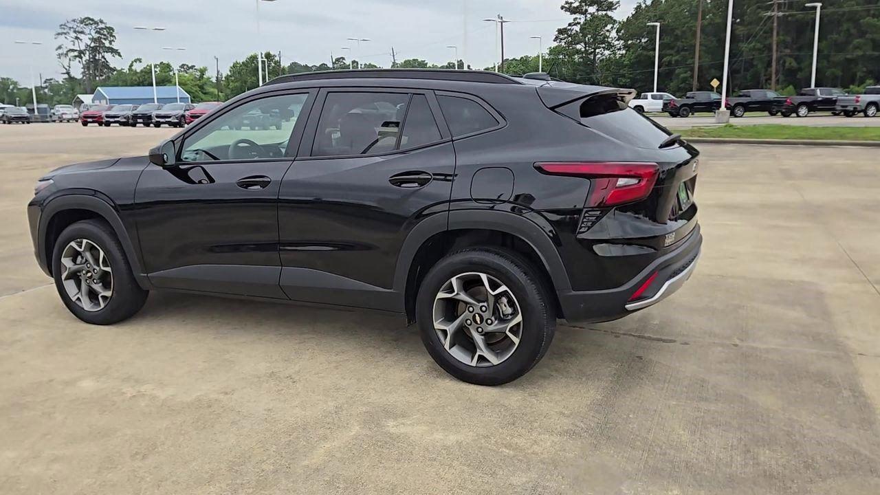 2025 Chevrolet Trax LT - 5