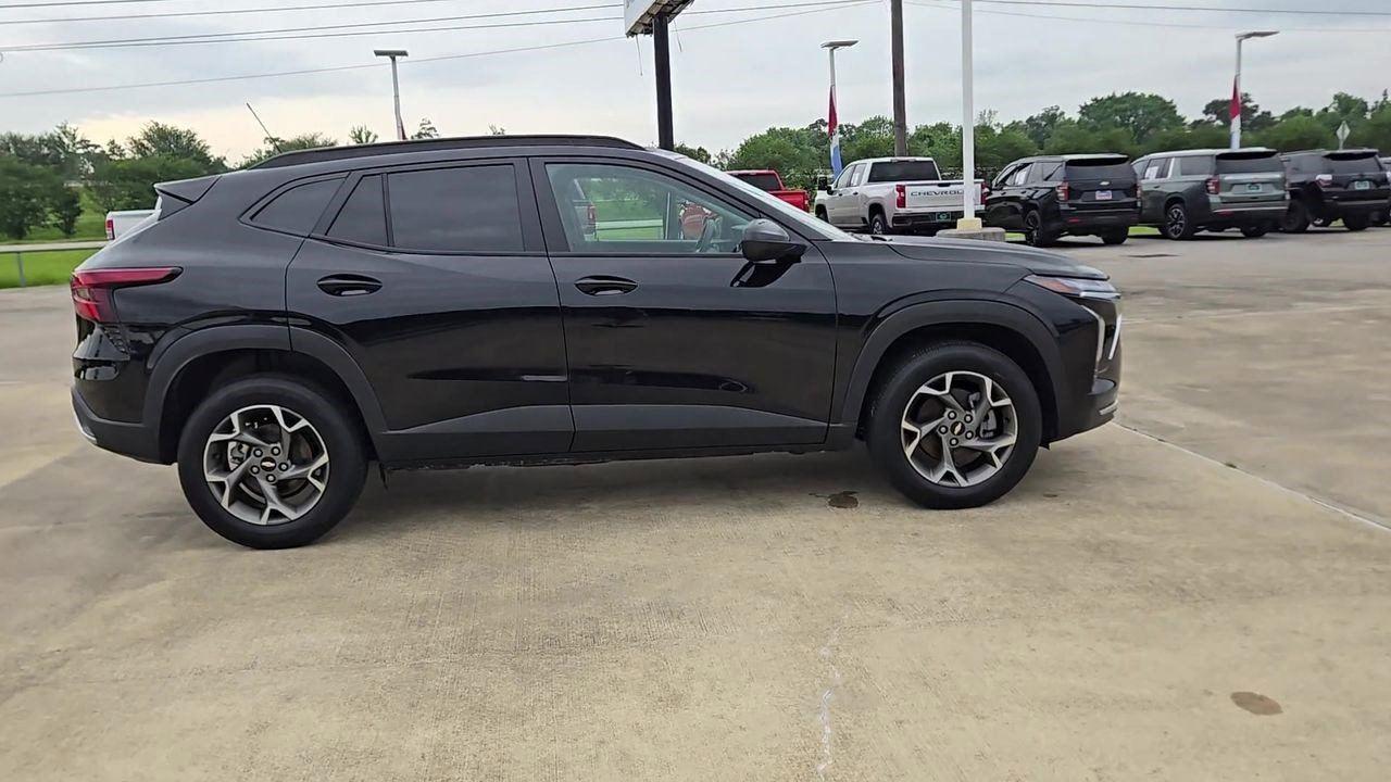 2025 Chevrolet Trax LT - 8