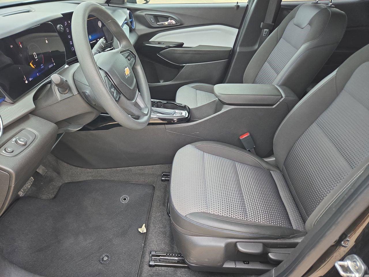 2025 Chevrolet Trax LT - 10