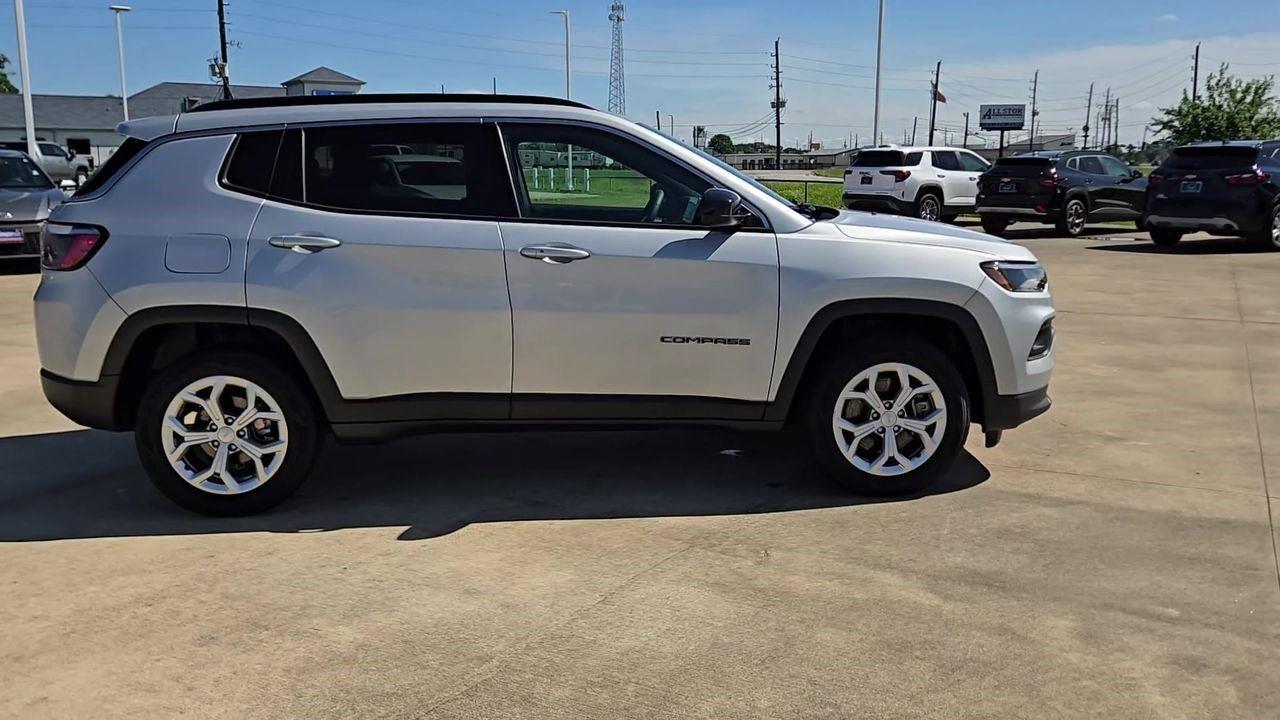 2024 Jeep Compass Latitude at Davis Chevrolet