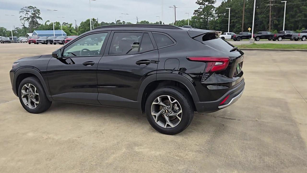 2025 Chevrolet Trax LT - 5