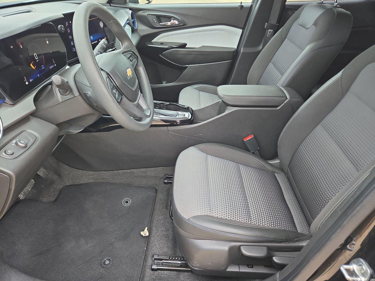 2025 Chevrolet Trax LT - 10