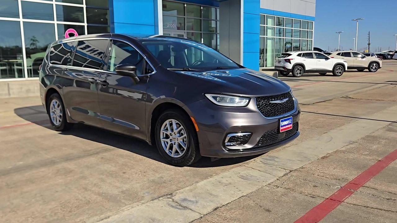 2023 Chrysler Pacifica Touring L - 1