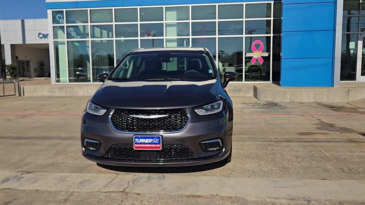 2023 Chrysler Pacifica Touring L - 2