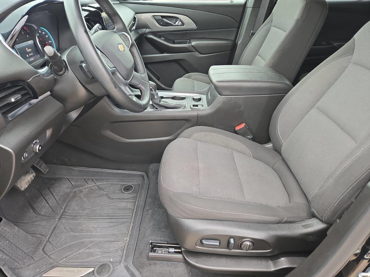 2023 Chevrolet Traverse LT Cloth - 10