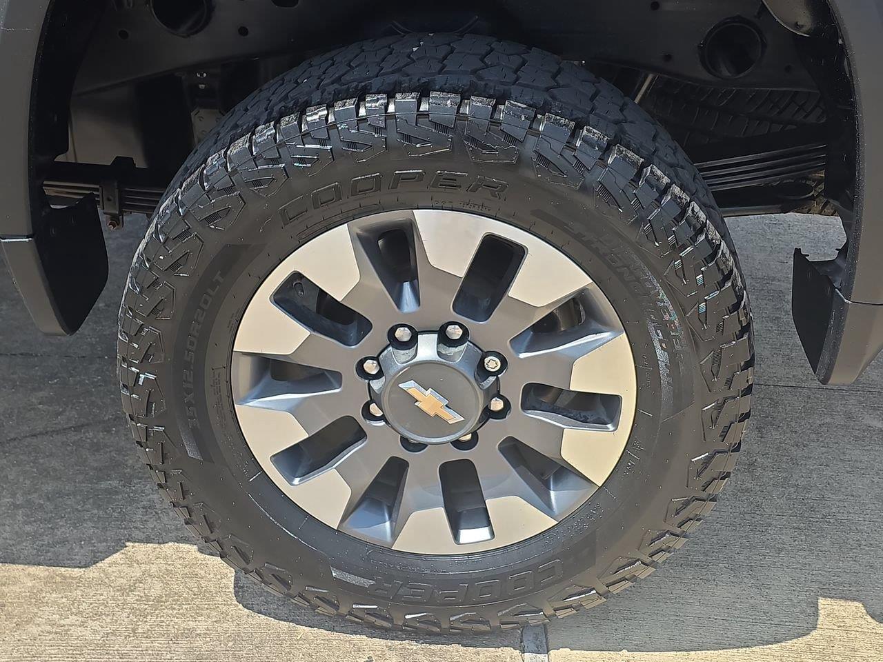 2022 Chevrolet Silverado 2500HD Custom - 9