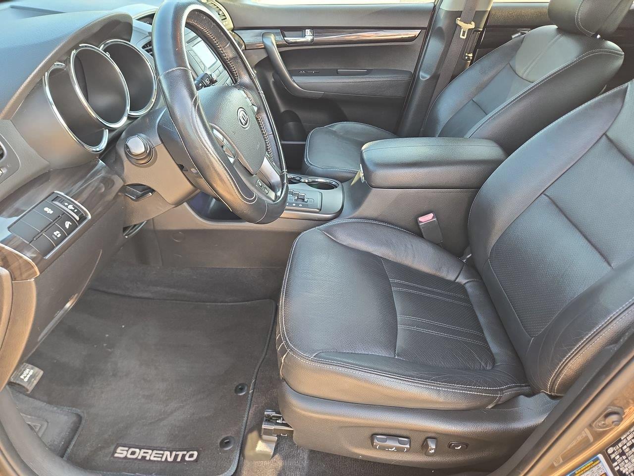 2013 Kia Sorento photo 11 of 24