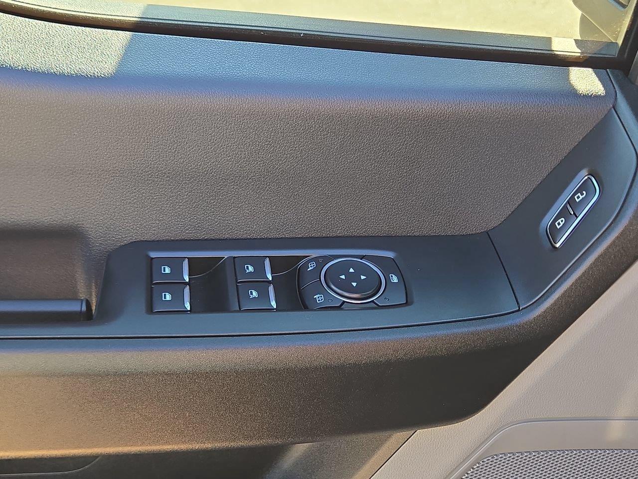 2025 ford Super Duty F-450 DRW photo 12 of 22