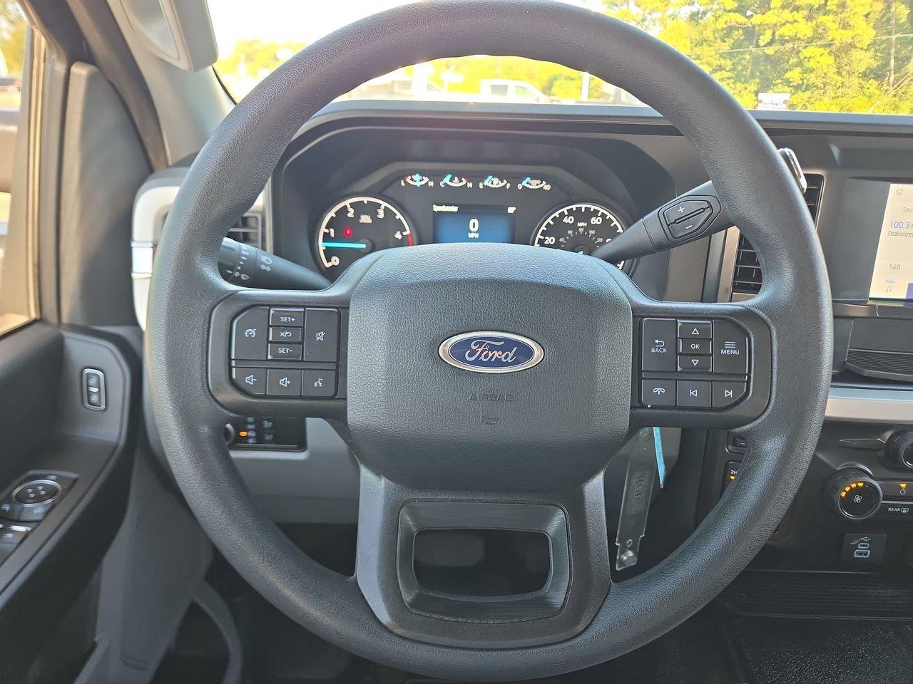 2025 ford Super Duty F-450 DRW photo 13 of 22