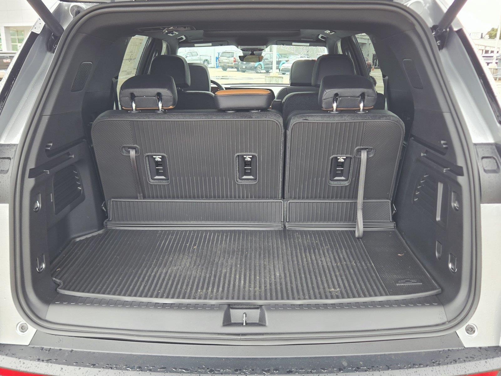 2027 Chevrolet Traverse photo 13 of 21