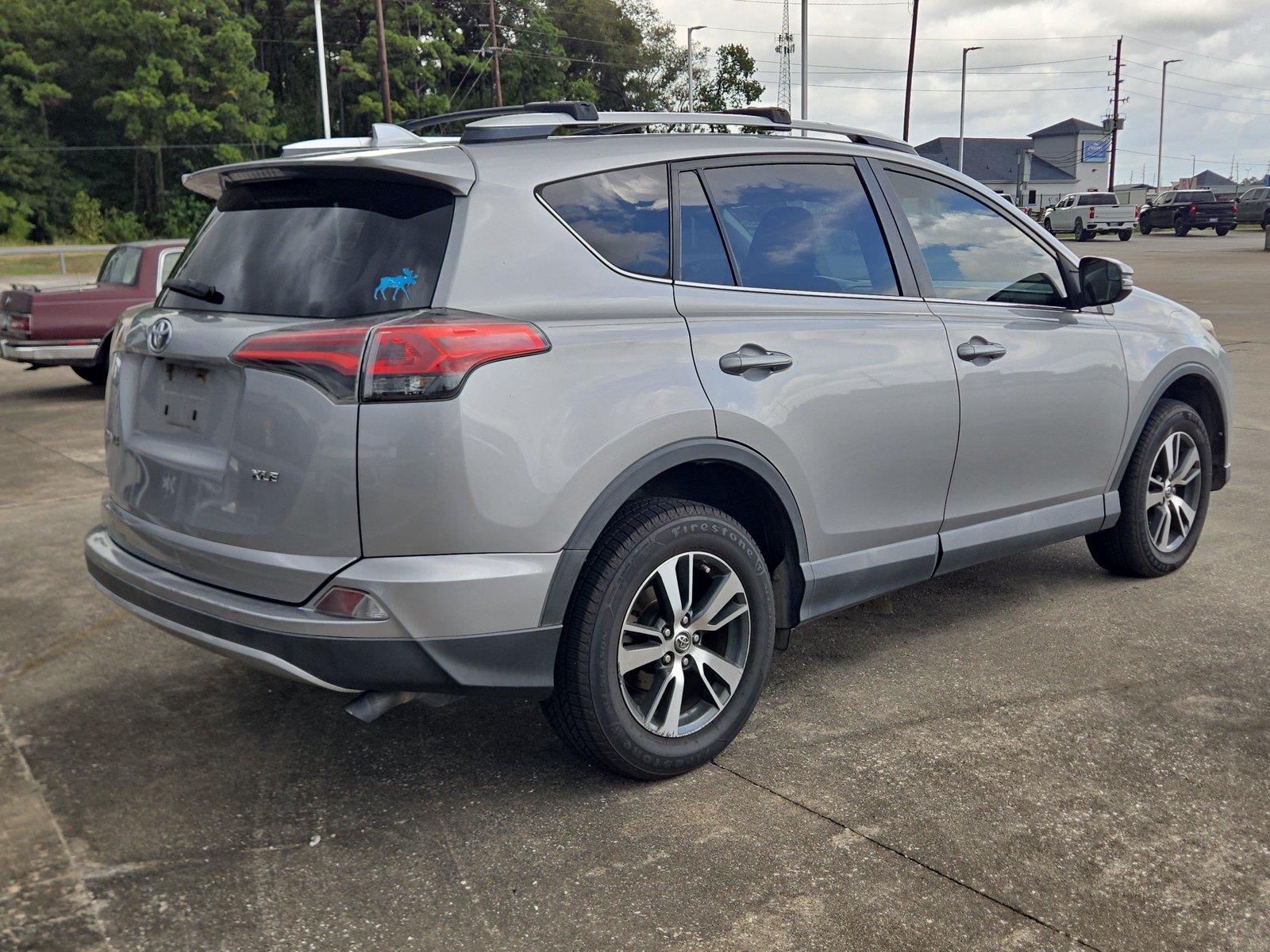 2016 Toyota RAV4 photo 2 of 3