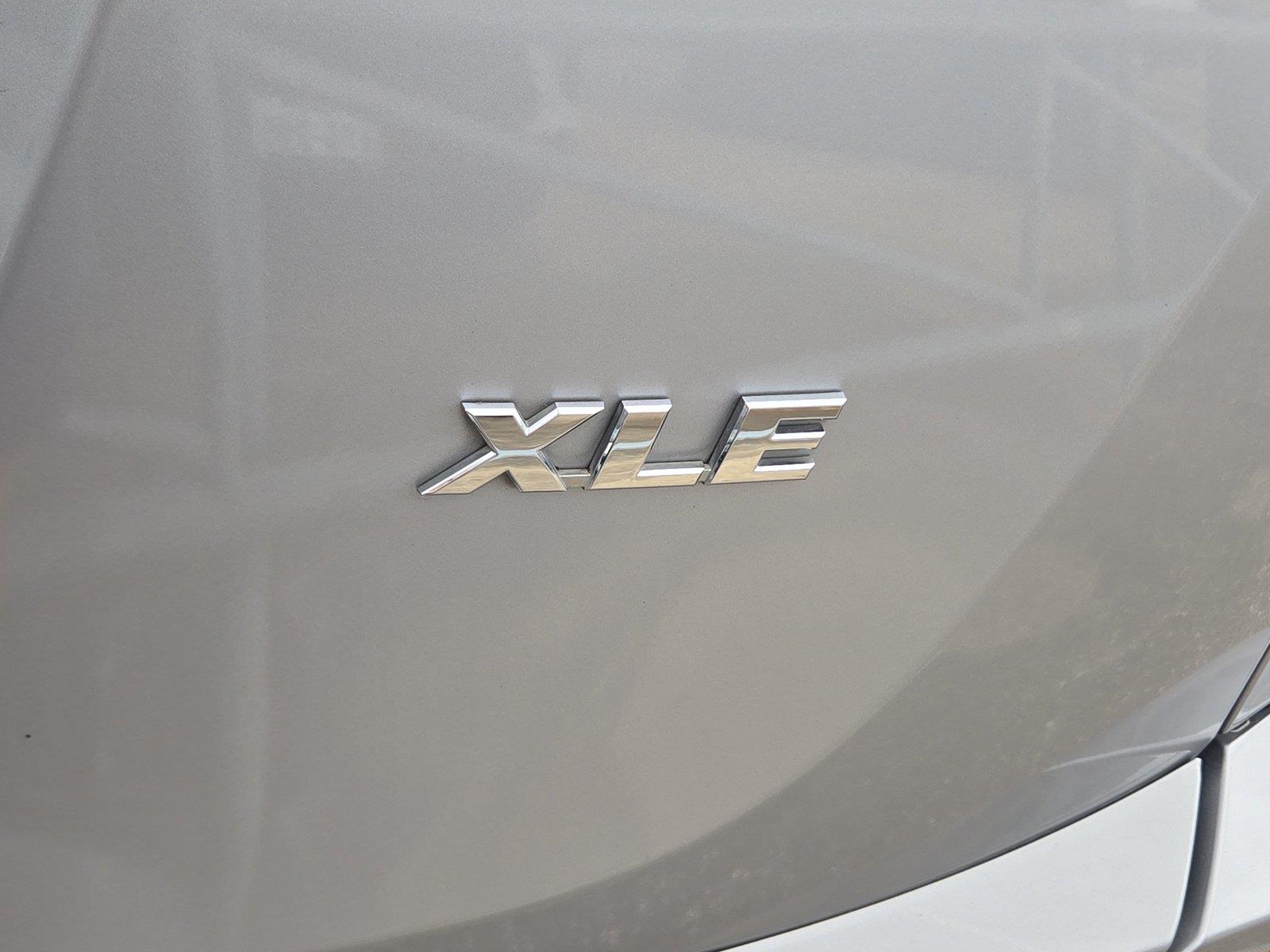 2016 Toyota RAV4 photo 3 of 3