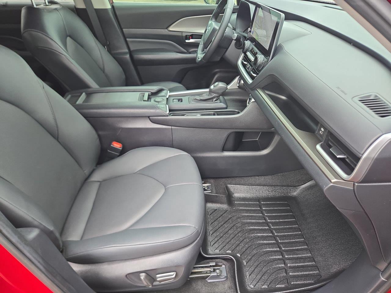 2024 Toyota Grand Highlander photo 25 of 26