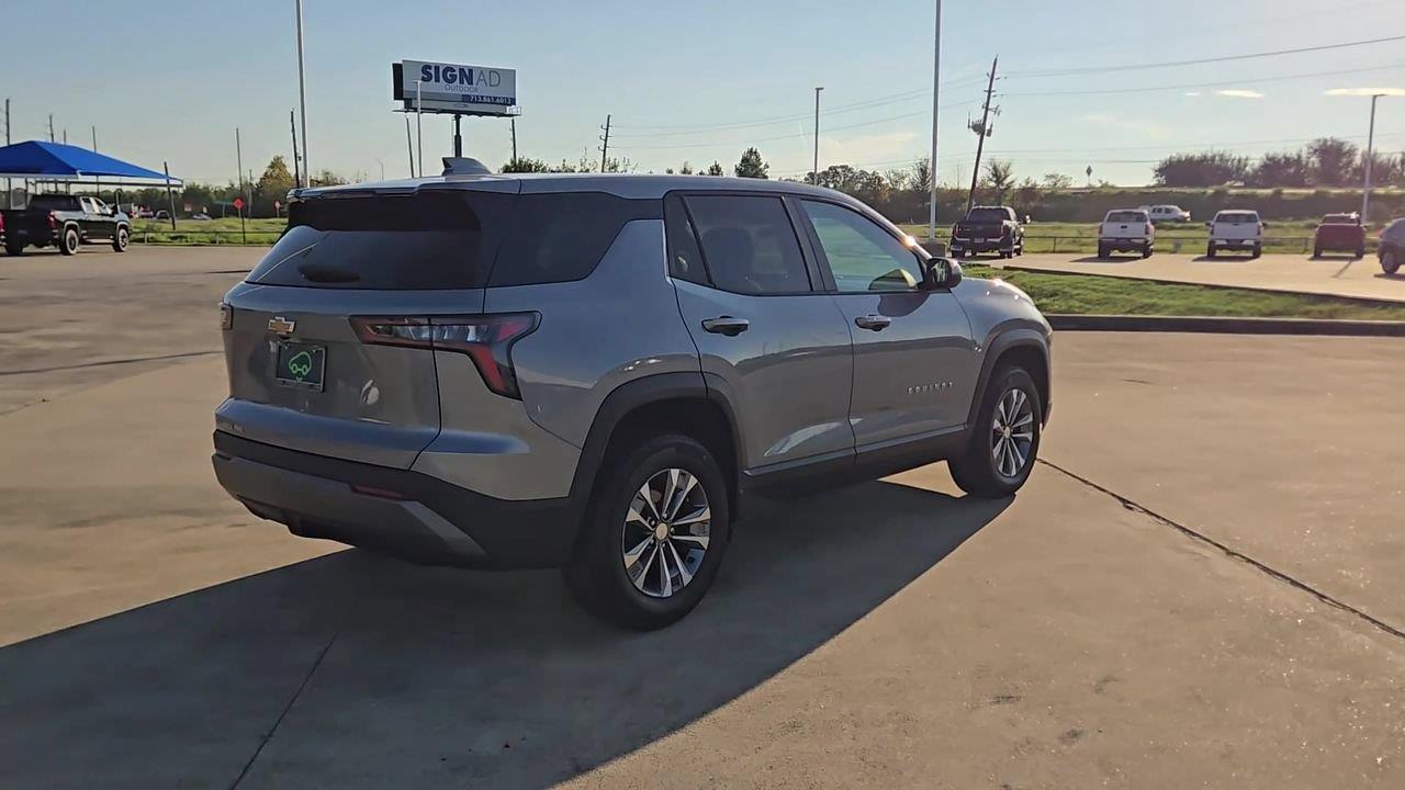 2026 Chevrolet Equinox photo 8 of 24