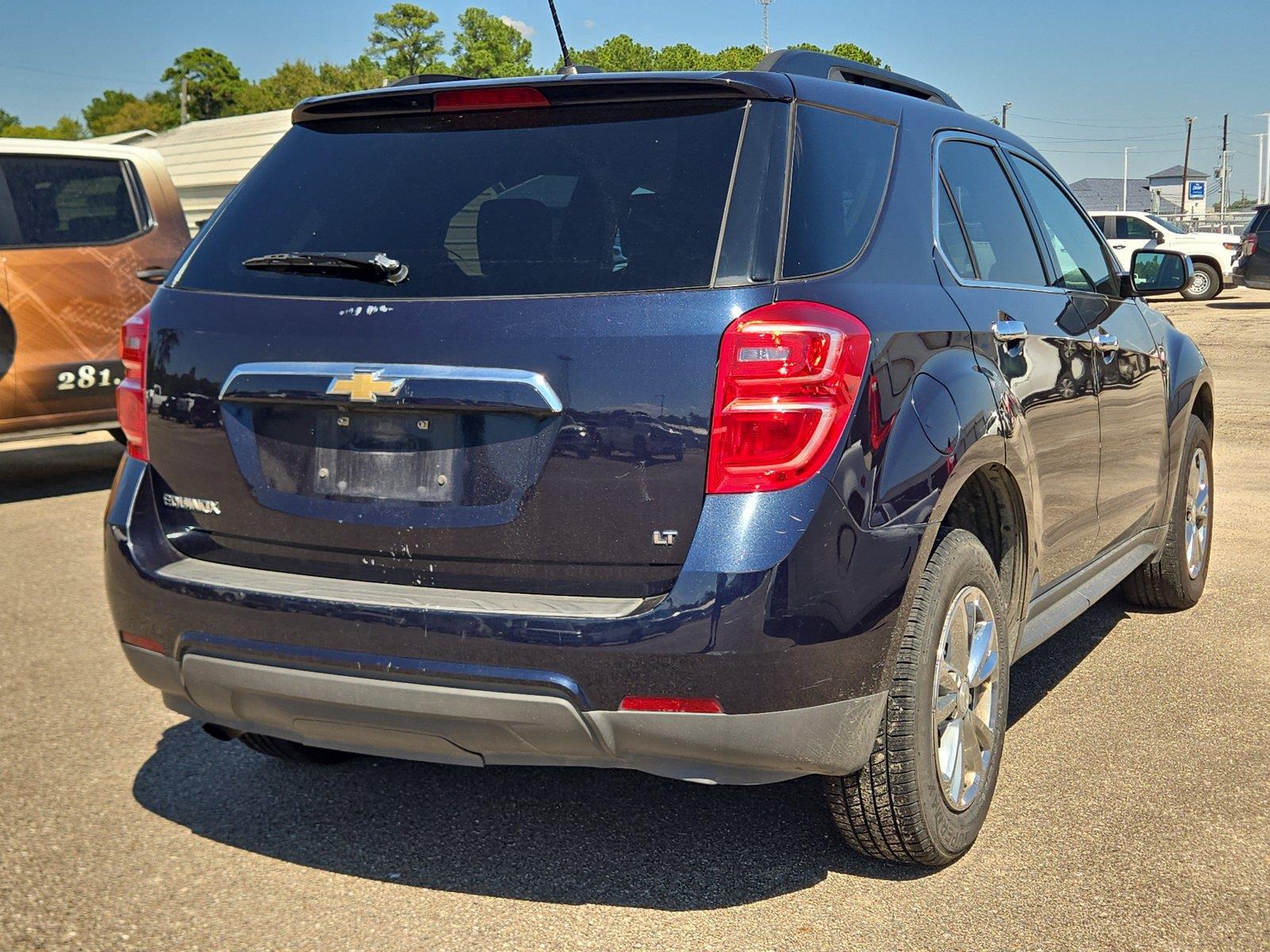 2017 Chevrolet Equinox photo 2 of 3