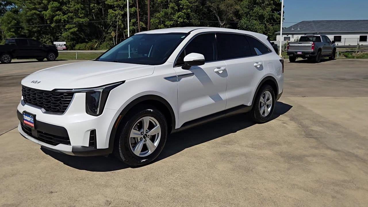 2024 Kia Sorento photo 4 of 24